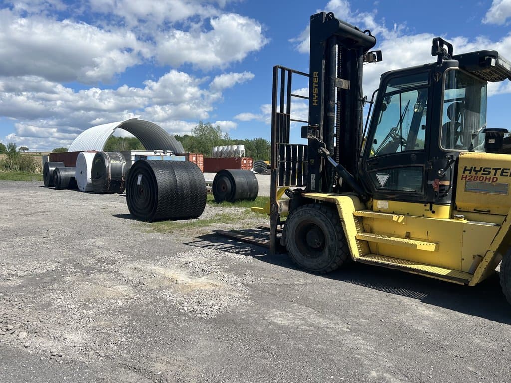 Forklift with belt rolls